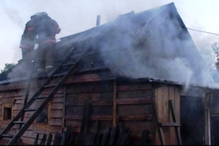 На Покровском тракте сгорел частный дом, есть пострадавший