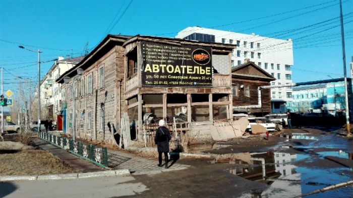 Аварийный дом на Курашова стал рушиться в ходе подготовки к «Детям Азии»