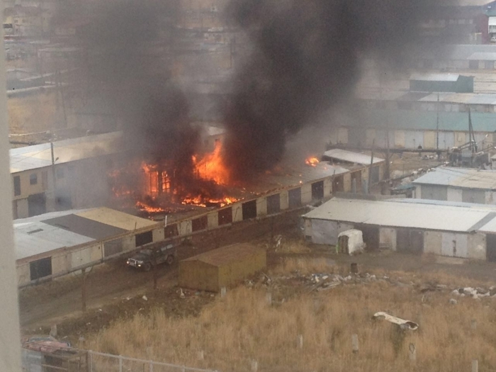 Фотофакт: горят гаражи на улице Мординова