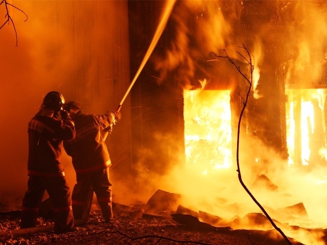 Пожарные ликвидировали возгорание в селах Исит и Кюсюр
