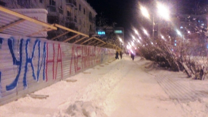 Фотофакт: рухнувшее в центре Якутска защитное ограждение починили