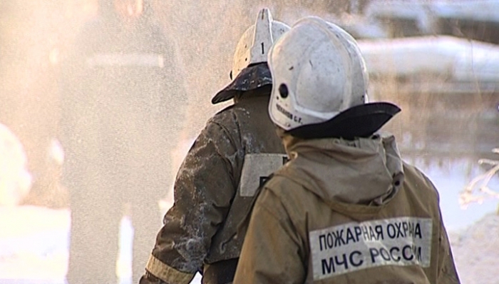 В Якутске сгорели частный гараж и веранда жилого дома