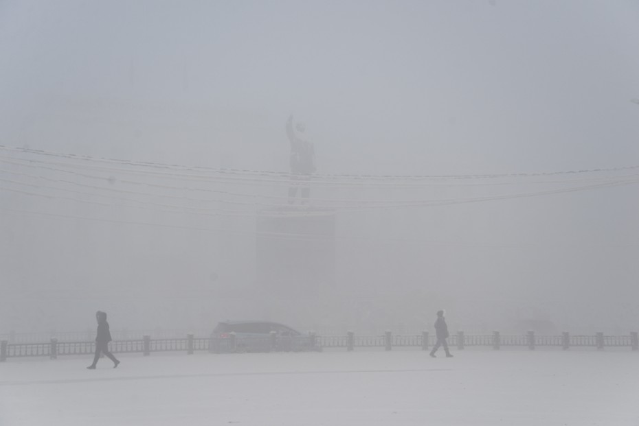 Виды города. Якутск в тумане, при температуре ниже пятидесяти градусов. Фотографии
