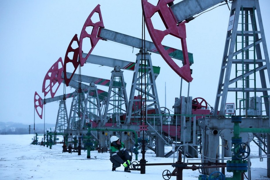 В России добыча нефти сократилась почти до десятилетнего минимума в 2020 году