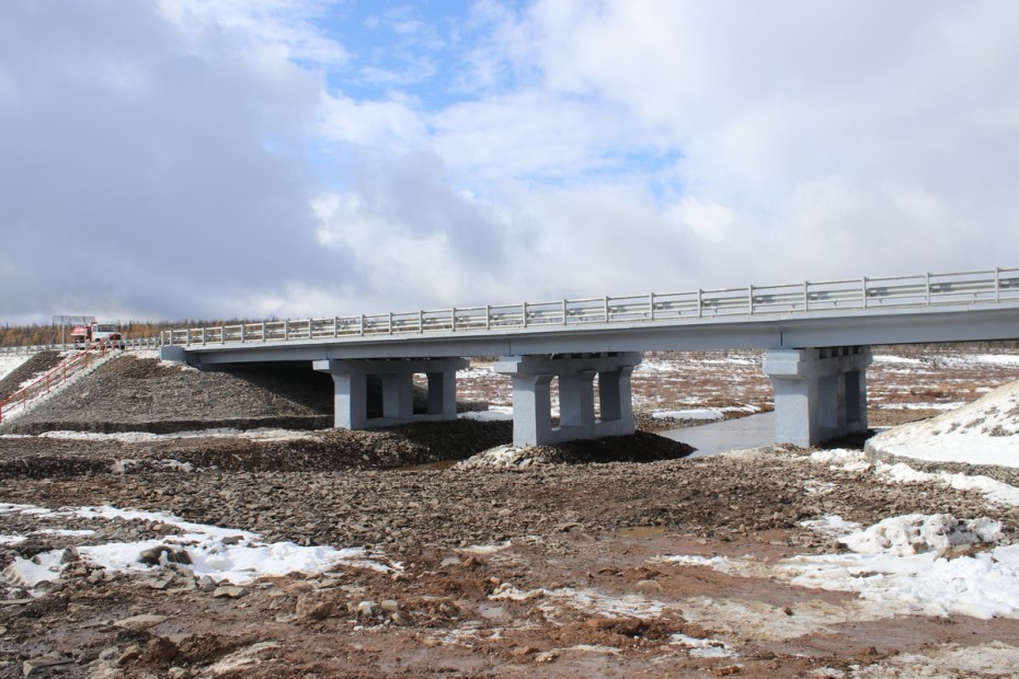 После землетрясения дорожники проверяют состояние мостов на трассе «Лена»