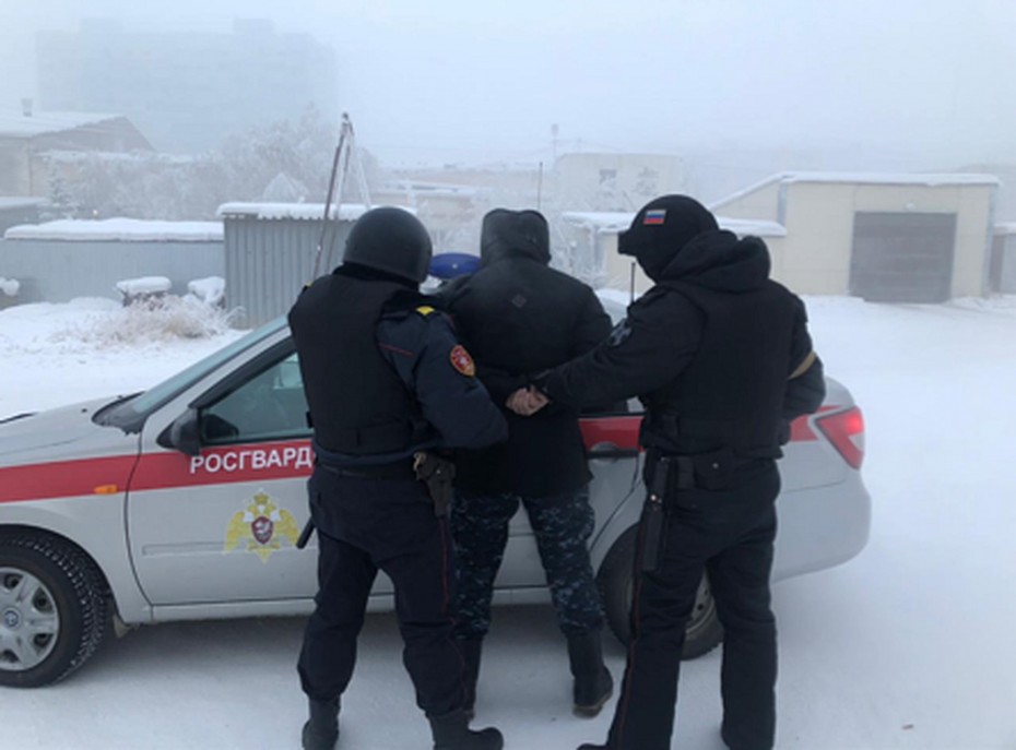 Росгвардейцами задержаны молодые жители Якутска по подозрению в совершении квартирной кражи