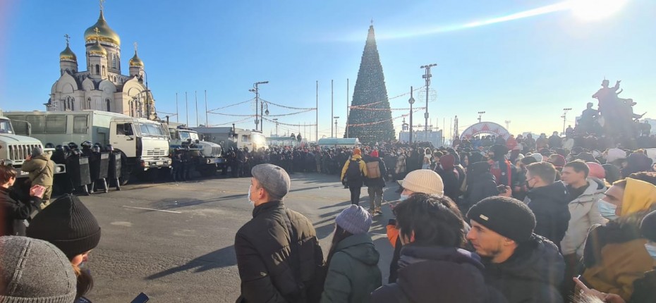 На Дальнем Востоке и в Сибири задерживают участников акции в поддержку Навального