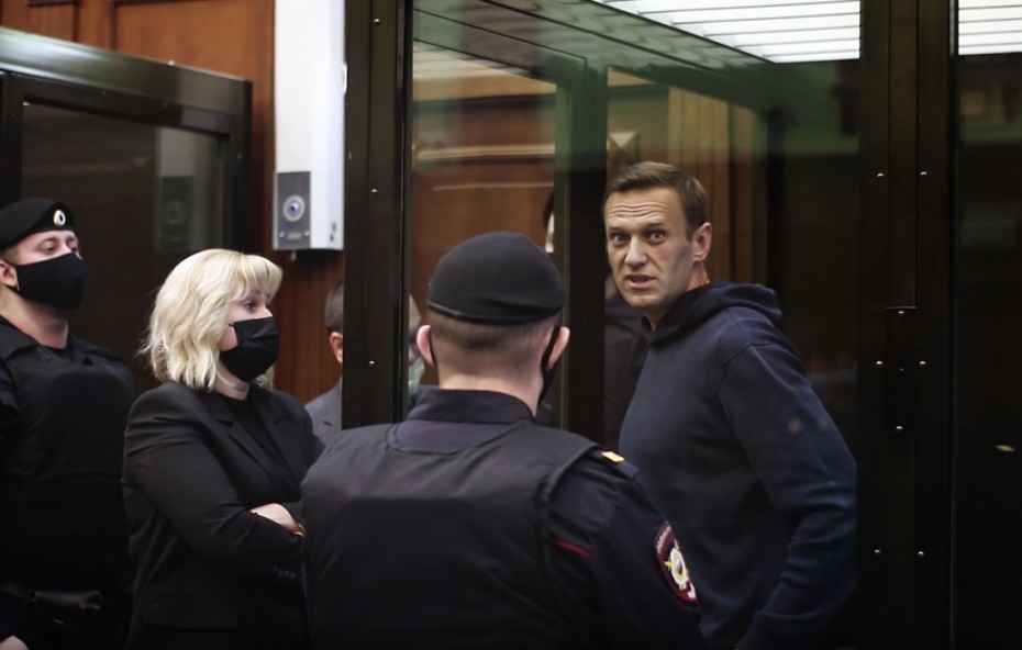 Навальному заменили условное наказание на реальное. Люди на улицах протестовали