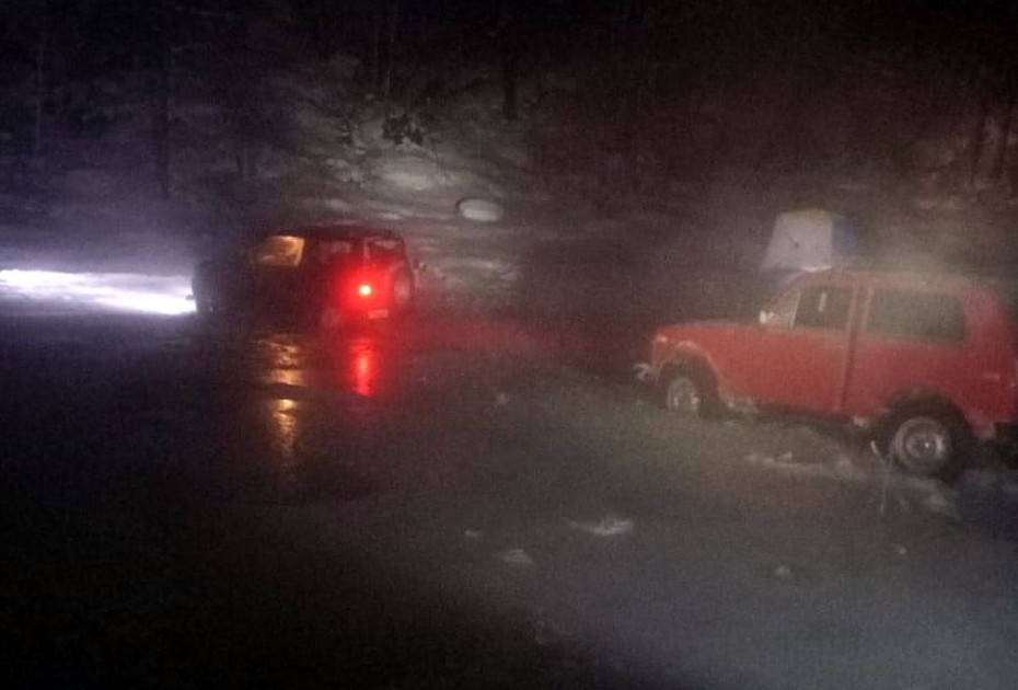 Четырех человек, застрявших на наледи в Нерюнгринском районе эвакуировали спасатели