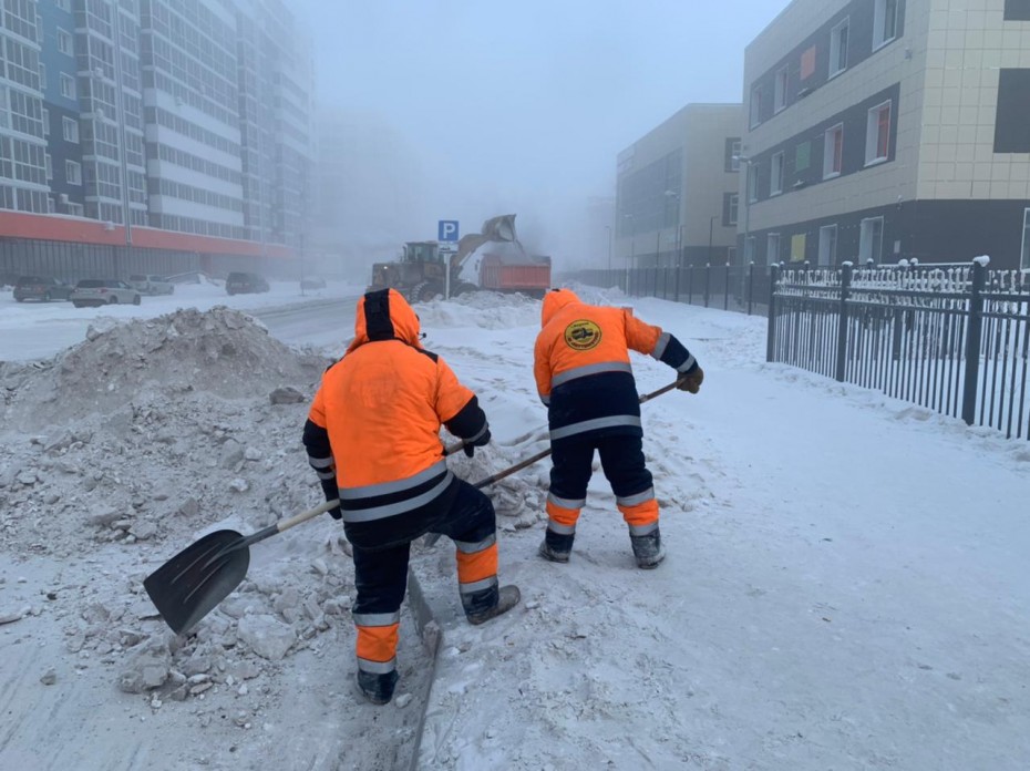«Якутдорстрой» продолжает работы по уборке и вывозу снега с улиц столицы