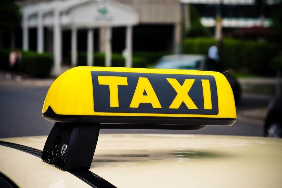 Роскачество назвало лучшие приложения для вызова такси