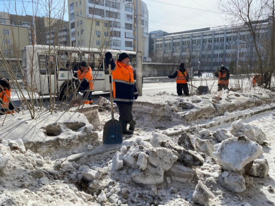 Работы по вывозу снега в Якутске продолжатся до 15 апреля