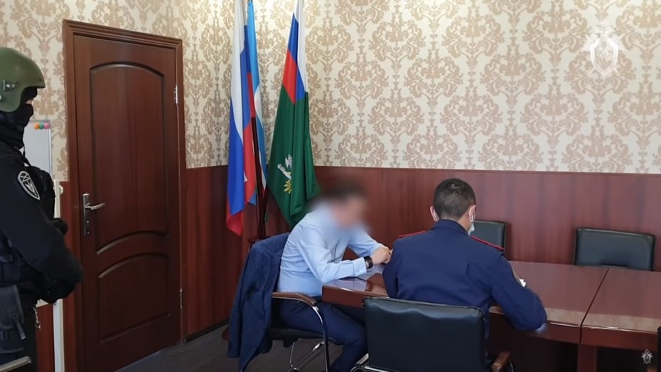 Зарубил контракт на 34 миллиона рублей: Главного пристава Якутии подозревают в противодействии законному бизнесу