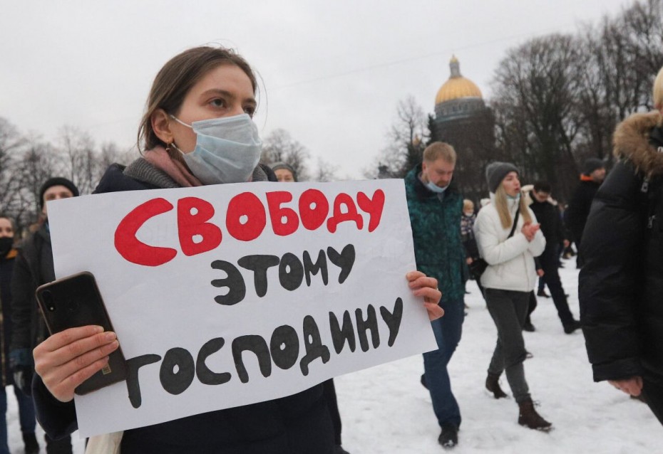Более 1400 человек задержано в десятках городов России, где прошли акции в поддержку Навального