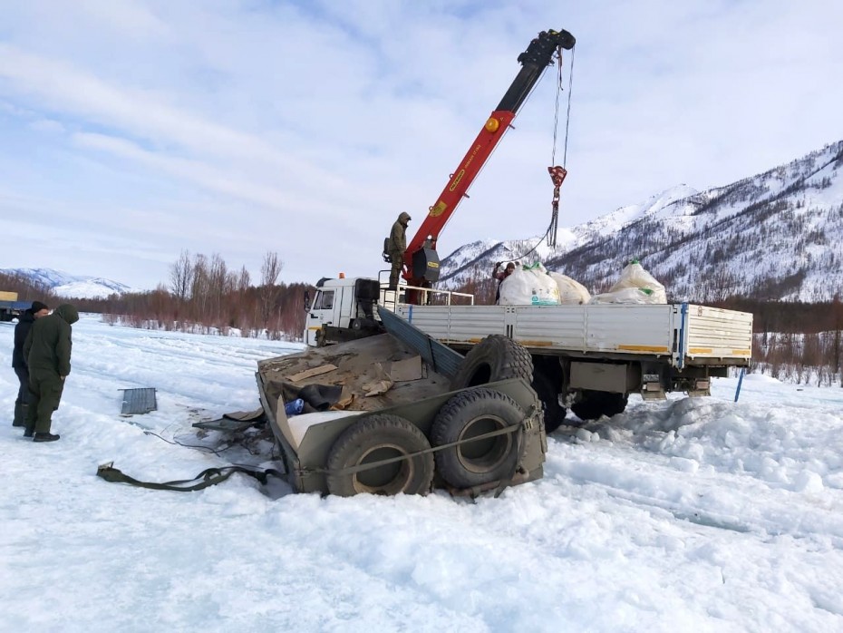 Минэкологии Якутии опровергает информацию о рассыпании селитры на реке Нуора