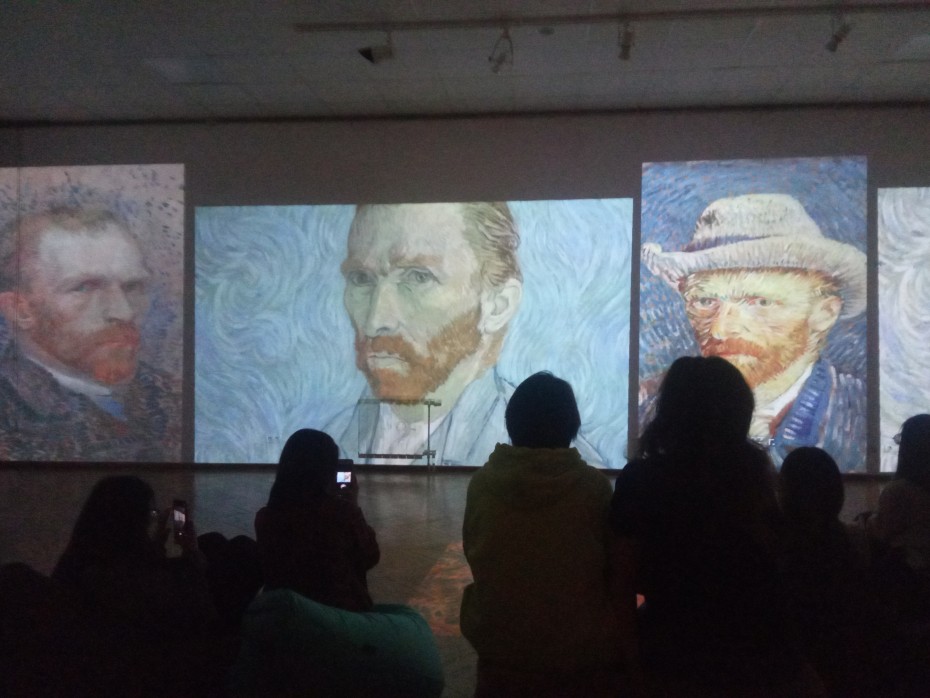 «Движущиеся картины»: В НХМ открылась мультимедийная выставка Ван Гога