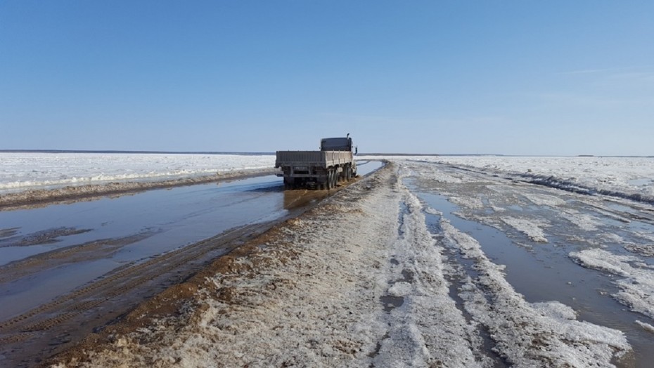 Запрещено движение по шести автозимникам в Якутии