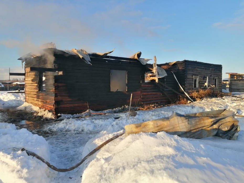 Тела мужчины и женщины обнаружили на месте сгоревшего дома в селе Суола, проводится проверка