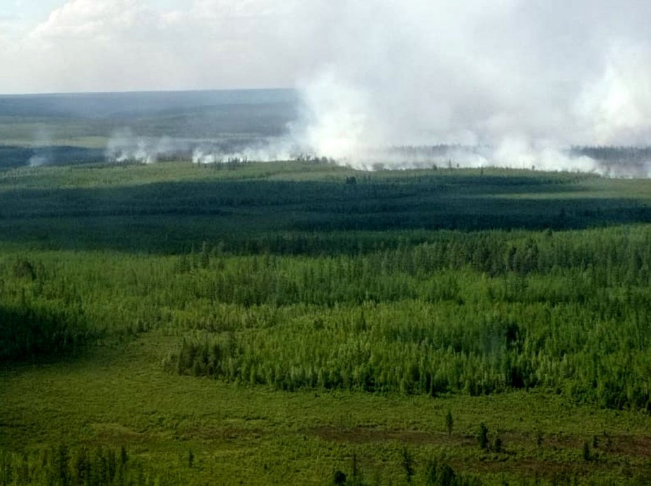 64 лесных пожара тушат в Якутии