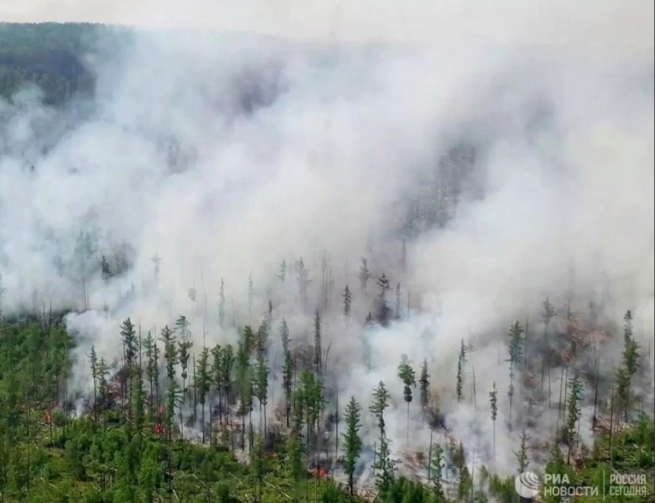 В Якутии тушат 10 лесных пожаров из 20
