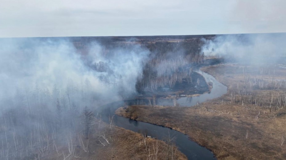 16 лесных пожаров тушат в Якутии, 4 из них локализовано