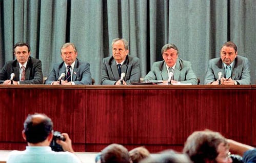 Как россияне относятся к путчу августа 1991 года?