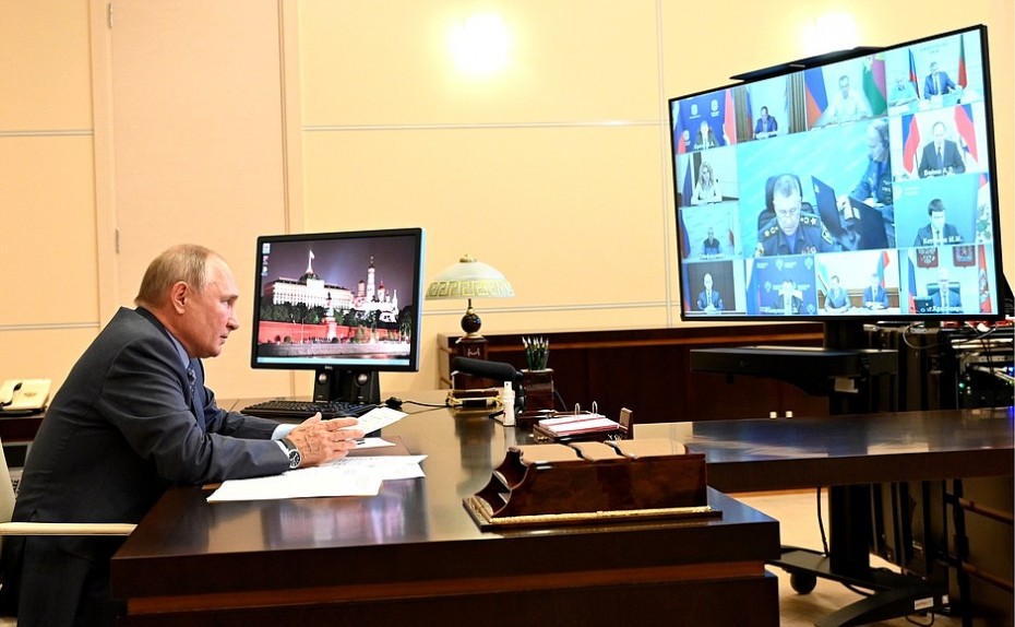 «Без всяких формальностей»: Путин заявил об ускорении ввода в эксплуатацию взлетно-посадочной полосы аэропорта Якутска