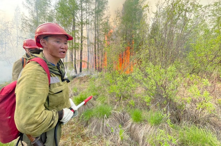 Спасатели Службы спасения выехали в Горный район для тушения лесных пожаров