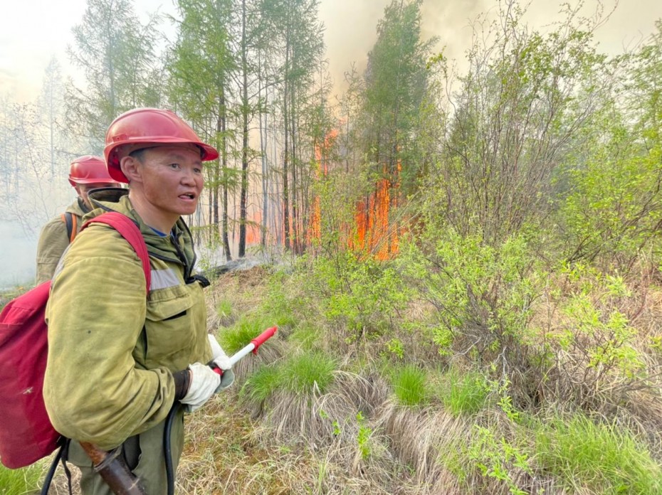 Спасатели службы спасения выехали в Горный район для тушения лесных пожаров