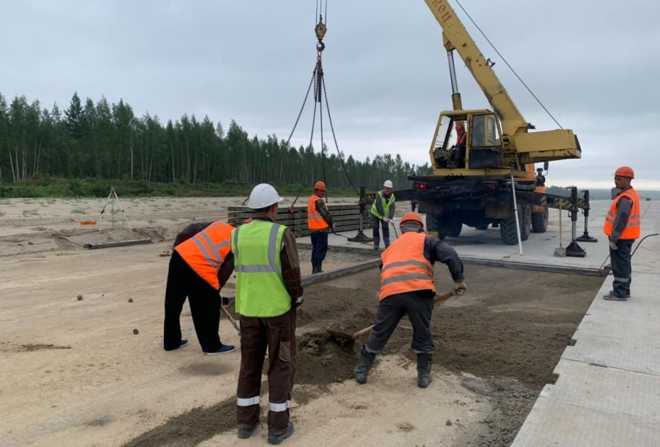 Подрядчик увеличит строительную бригаду, работающую над бетонированием полосы в аэропорту Олёкминска