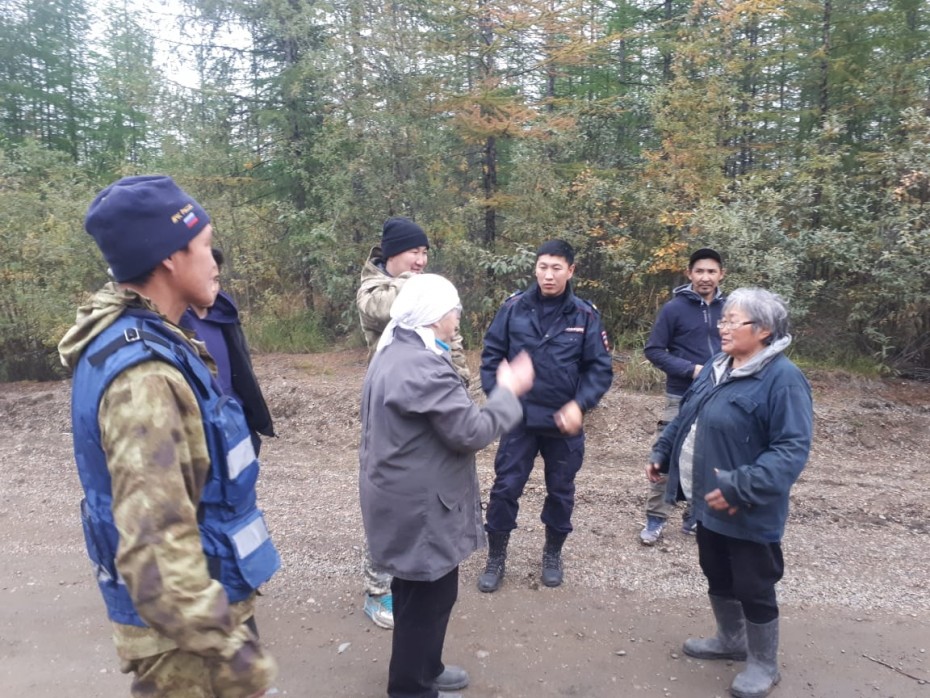 Спасатели нашли пропавшую в лесу пожилую женщину в Среднеколымске