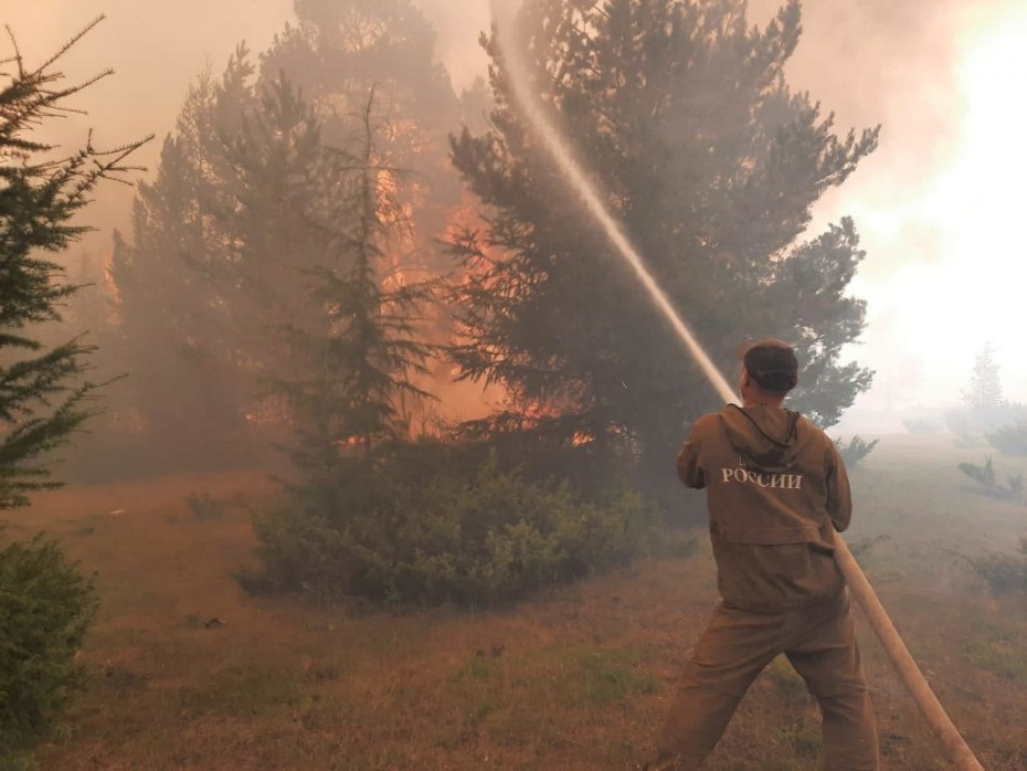По данным авиалесоохраны 163 лесных пожара действуют в Якутии