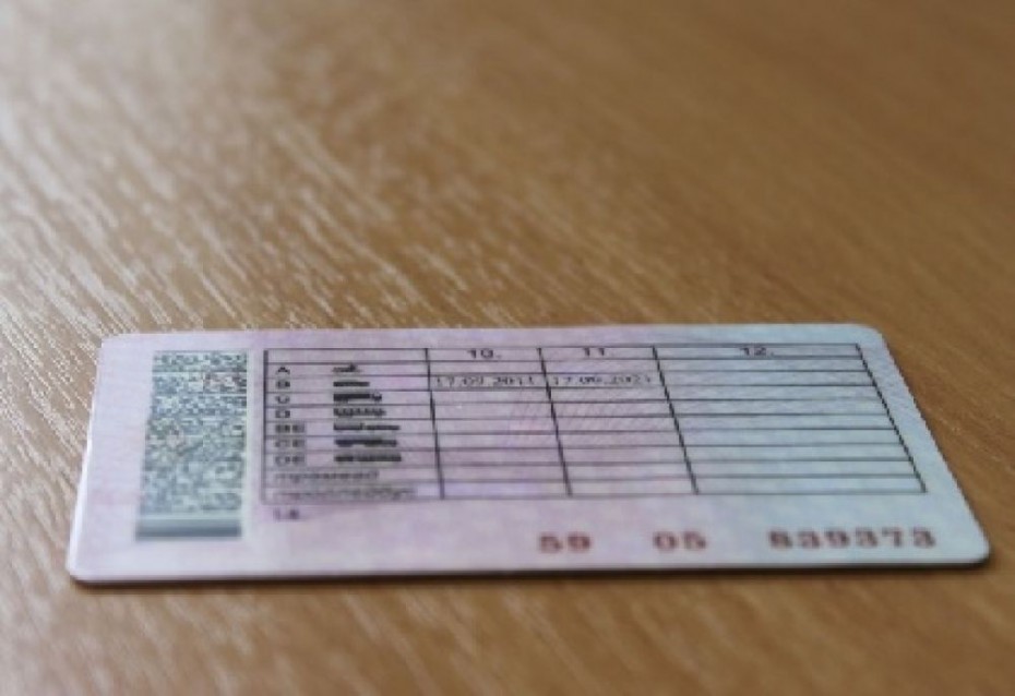 Житель Якутии, заплативший мошенникам за водительские права без обучения, обвиняется в покушении на взятку