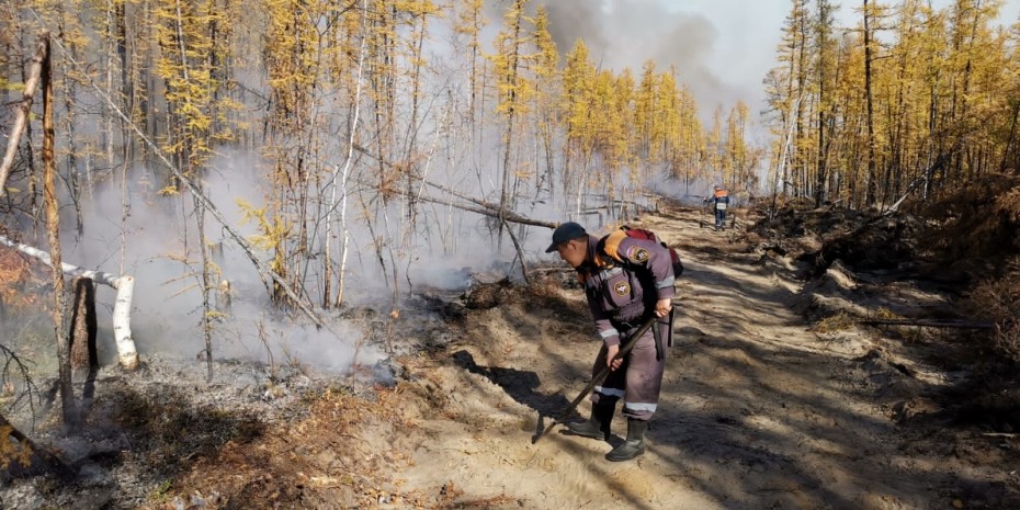 По данным авиалесоохраны 17 лесных пожаров действует в Якутии