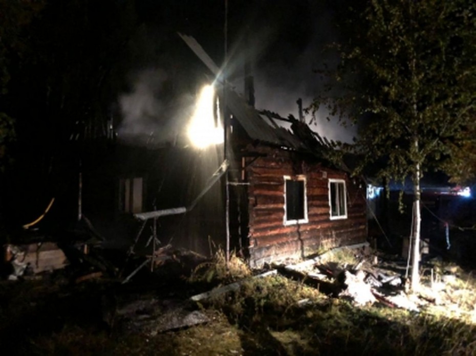 Тела двух мужчин обнаружены в сгоревшем дачном доме на 16 километре Вилюйского тракта