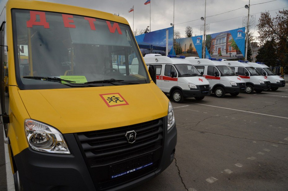 В Якутию поступят 51 школьный автобус и 18 автомобилей скорой помощи
