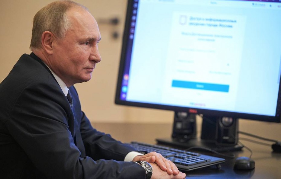 В Кремле объяснили, как Путин смог проголосовать онлайн, если у него нет телефона