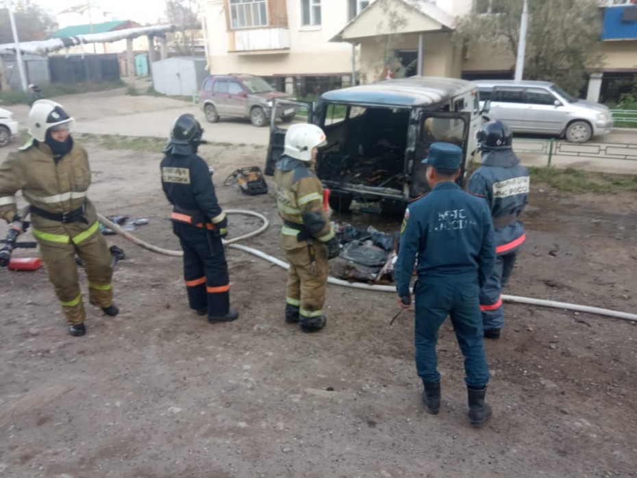 Фотофакт: Во дворе по улице Ярославского сгорел автомобиль