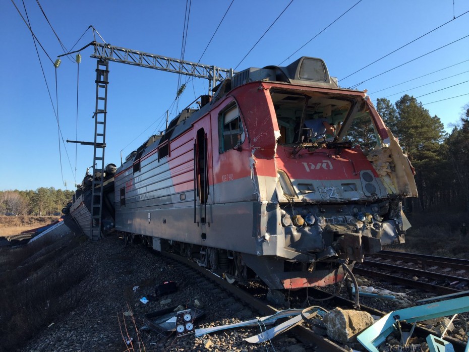 В результате столкновения с локомотивом на Забайкальской железной дороге погиб водитель грузовика