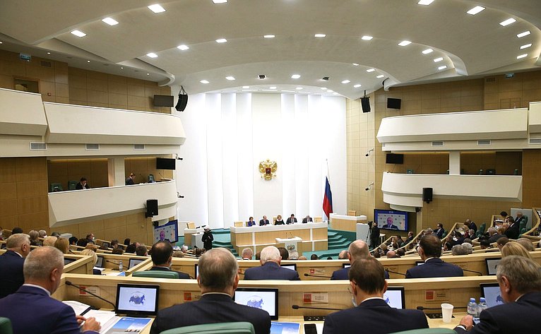 В обсуждении параметров федерального бюджета в Совете Федерации принял участие глава Якутии