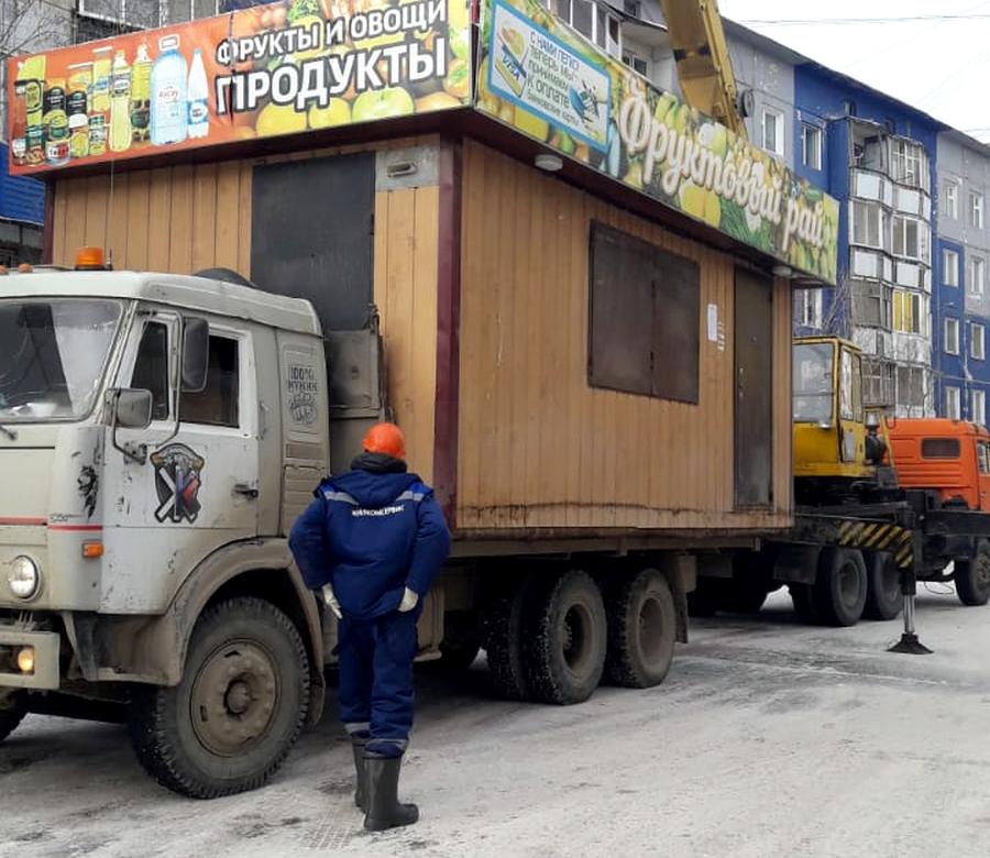 Неправомерно размещенное НТО демонтировали в Якутске