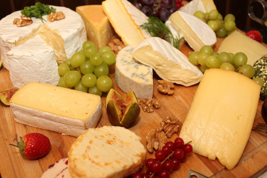 Что будет, если есть сыр каждый день? Отвечает врач-диетолог