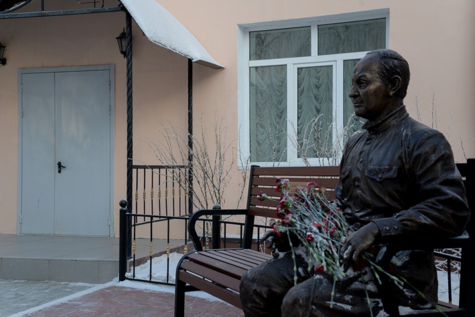 Памятник артисту: Несколько воспоминаний о Валентине Антонове