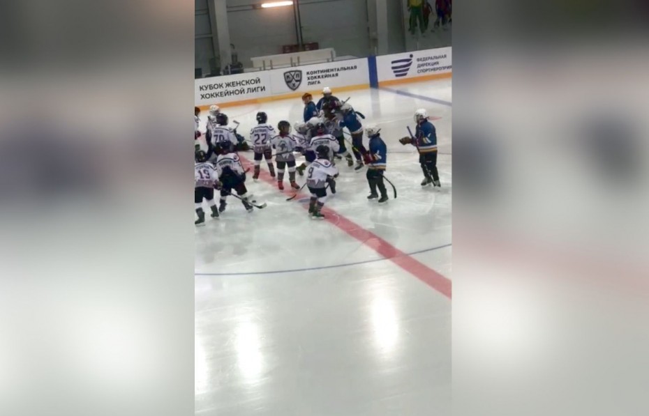 Грязная игра: Якутских хоккеистов-юниоров на разминке избила команда города Сочи