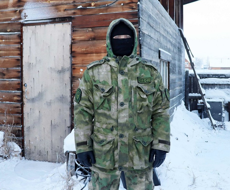 Боец ОМОН спас чужую машину из горящего гаража в Якутске