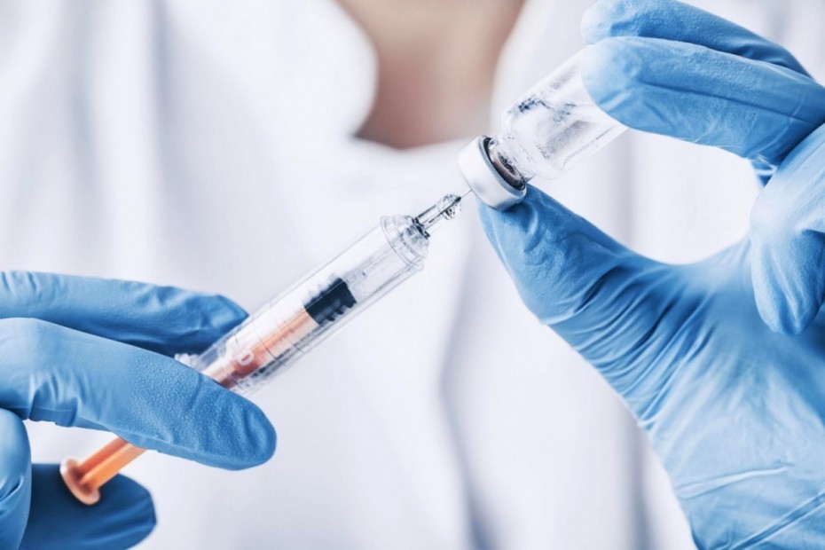 Из 16 заразившихся омикроном россиян 11 были вакцинированы от ковида