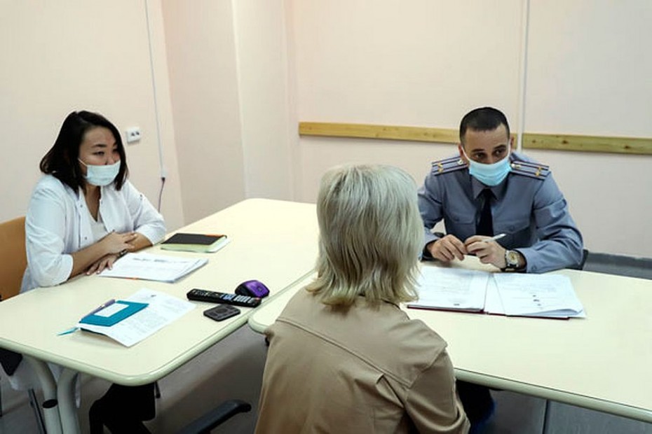 Пошив для больнички дело благое: Национальный центр медицины будет размещать заказы в якутских колониях