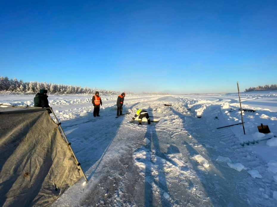 В Якутии на льду устанавливаются дорожные знаки – это нужно для безопасности