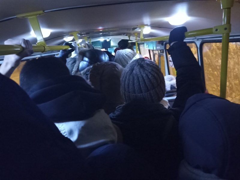 Фотофакт: Автобусы Якутска переполнены – проблема усугубляется в час пик