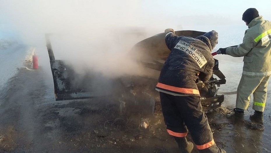 Автомобиль и гараж по разным адресам пострадали от огня в Якутске